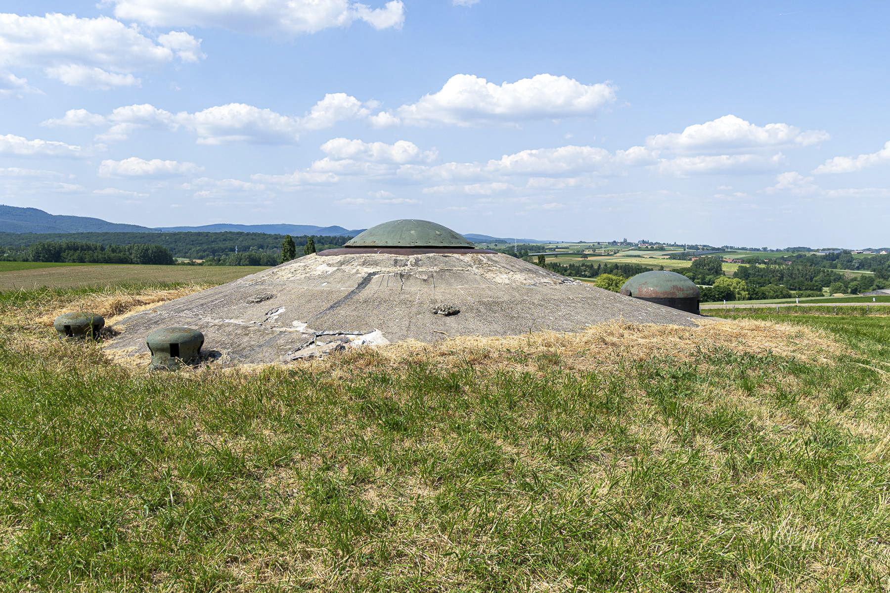 Ligne Maginot - SCHOENENBOURG - (Ouvrage d'artillerie) - Bloc 2
Tourelle de mitrailleuses et cloche GFM - David Palmer