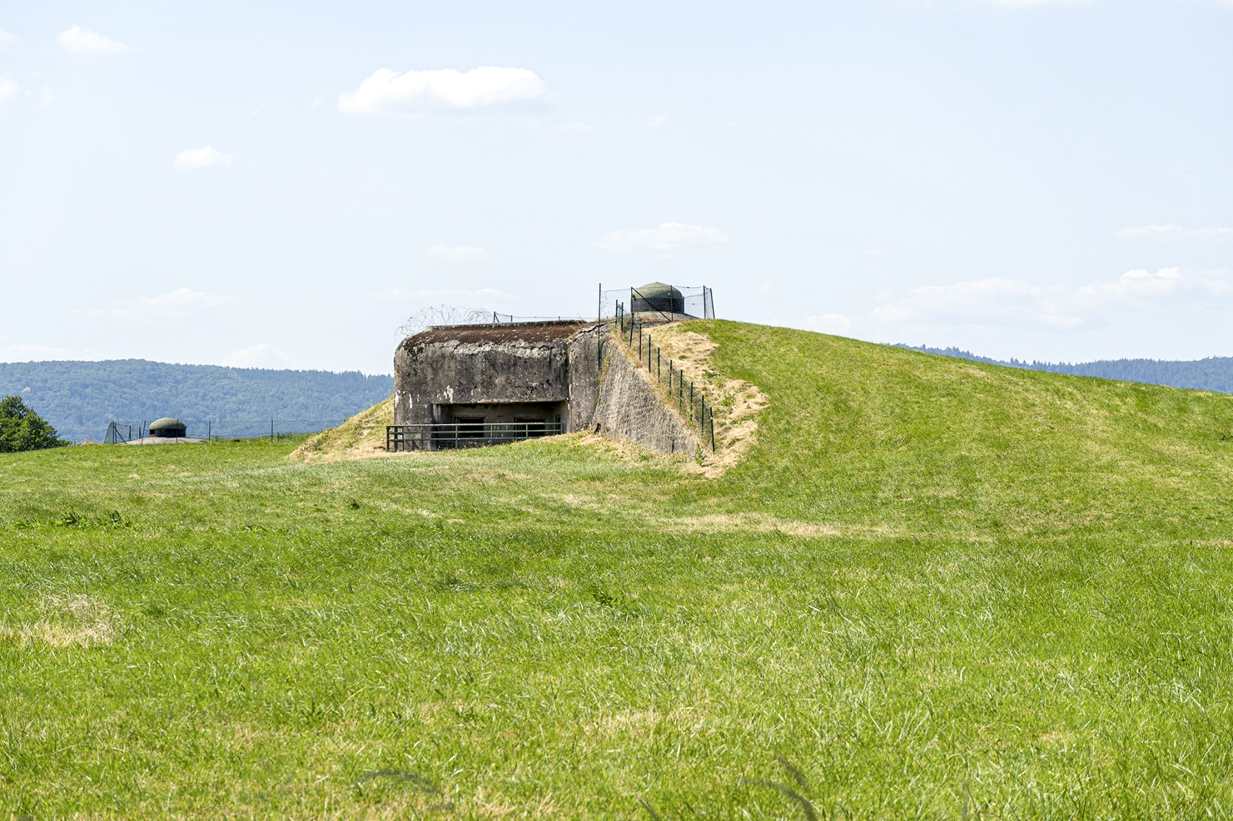 Ligne Maginot - SCHOENENBOURG - (Ouvrage d'artillerie) - Bloc 6
Casemate d'infanterie avec jumelages de mitrailleuses Reibel, canon antichar de 47mm, créneau FM et cloche GFM
 - David Palmer