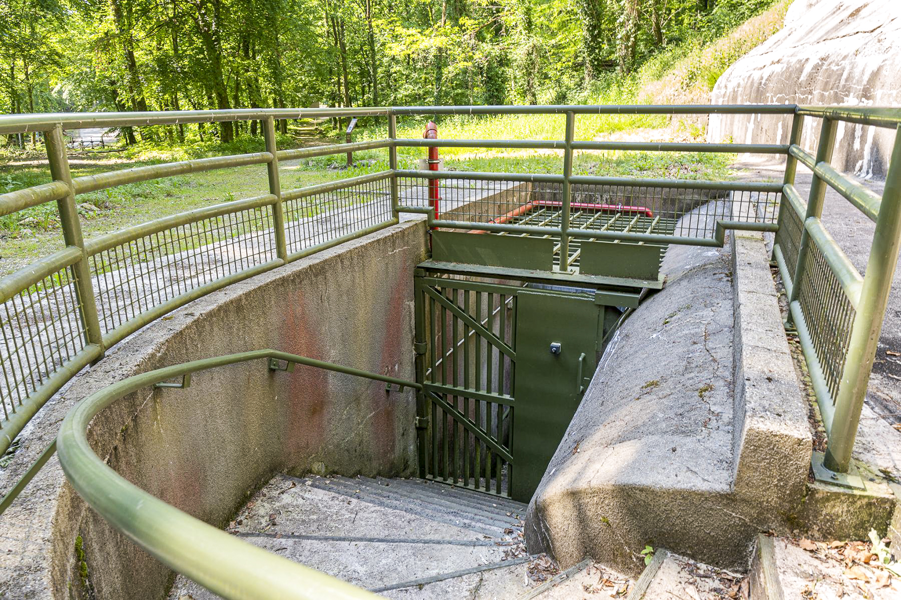 Ligne Maginot - SCHOENENBOURG - (Ouvrage d'artillerie) - Entrée des hommes
Escalier donnant accès
 - David Palmer
