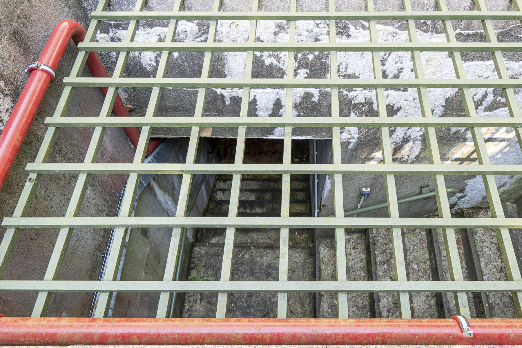 Ligne Maginot - SCHOENENBOURG - (Ouvrage d'artillerie) - Entrée des hommes
Escalier donnant accès
 - David Palmer