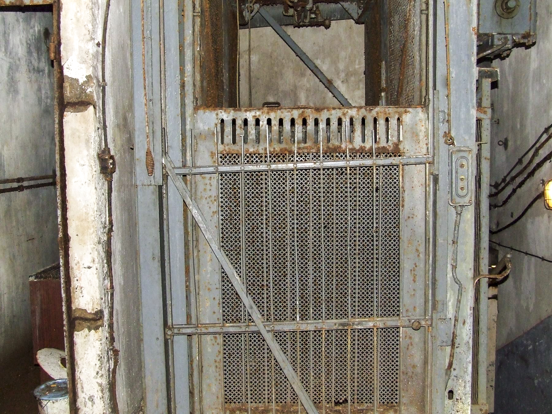 Ligne Maginot - MICHELSBERG - A22 - (Ouvrage d'artillerie) - La cabine du monte-charge du bloc 5. - STENGER Mathieu