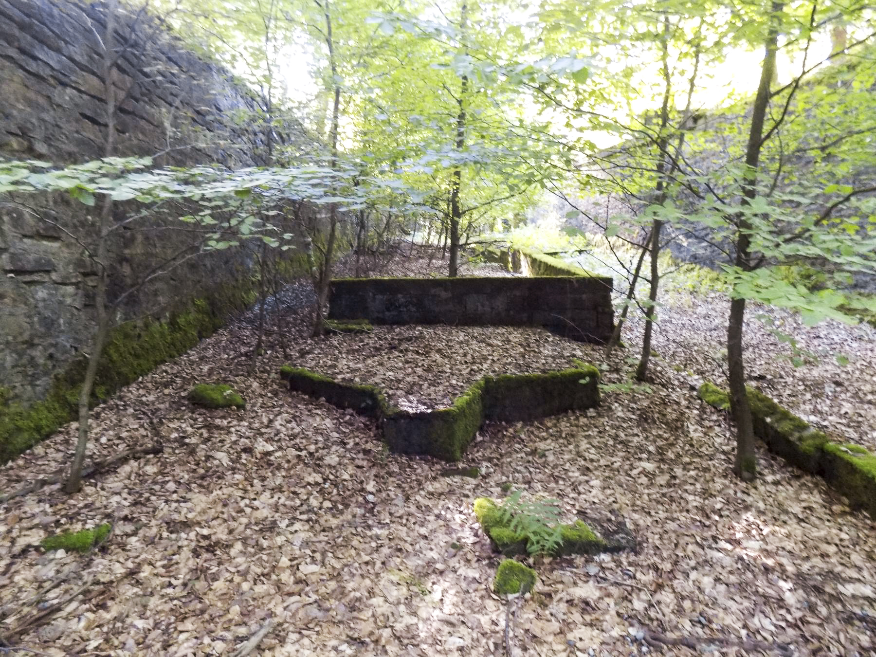 Ligne Maginot - HOCHWALD (FOSSé ANTICHAR DU) - (Obstacle antichar) - Fondation présente dans le fosse - JL