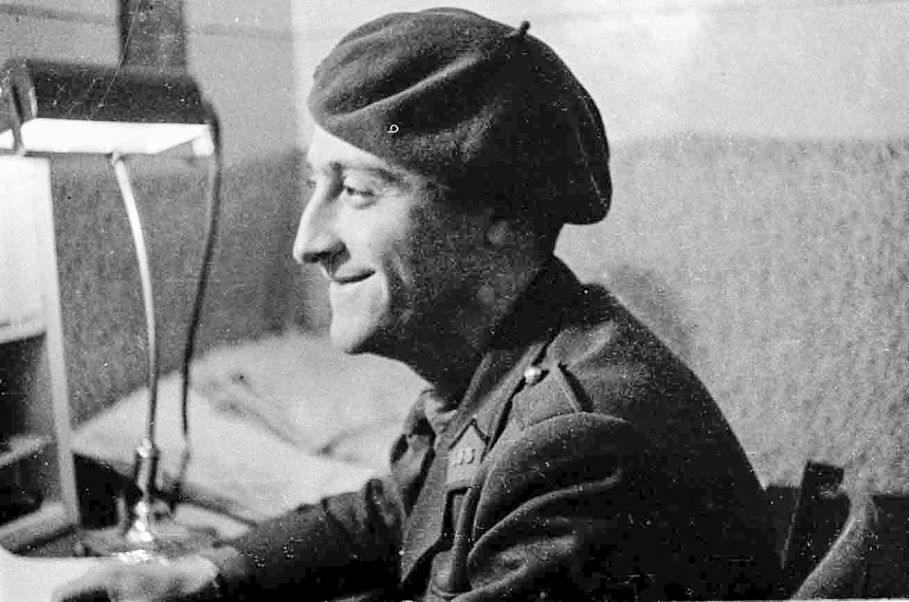 Ligne Maginot - HOCHWALD - (Ouvrage d'artillerie) - Les officiers de l'ouvrage
Le Lt Hauer - Artillerie - Albert HAAS