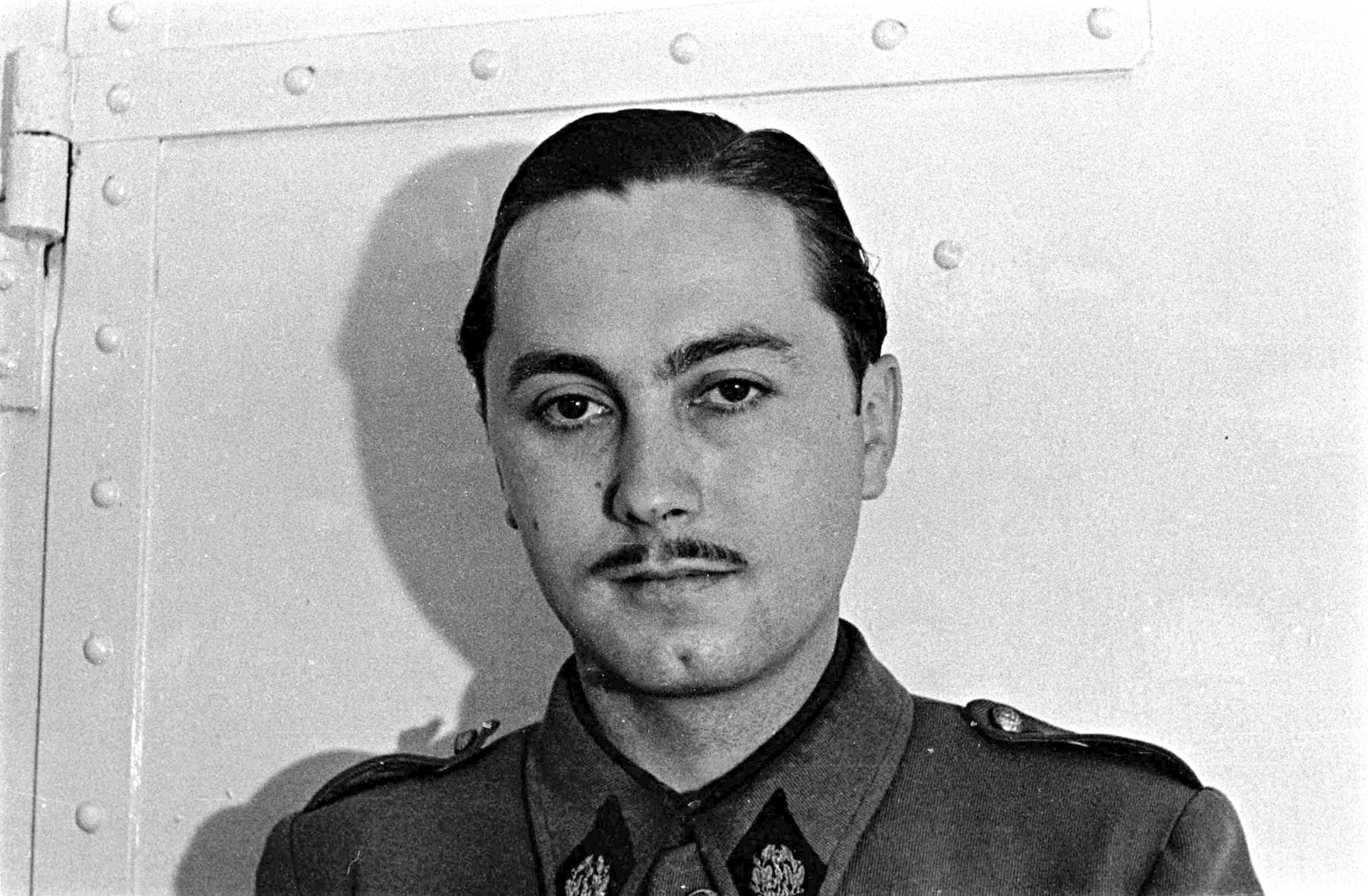 Ligne Maginot - HOCHWALD - (Ouvrage d'artillerie) - Les officiers de l'ouvrage
Le dentiste  More - Albert HAAS