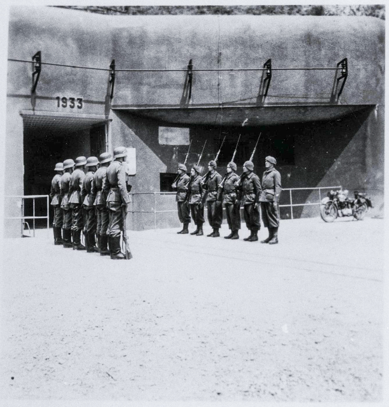 Ligne Maginot - HOCHWALD - (Ouvrage d'artillerie) - Entrée munitions
La rédition sur ordre de l'ouvrage - Albert HAAS