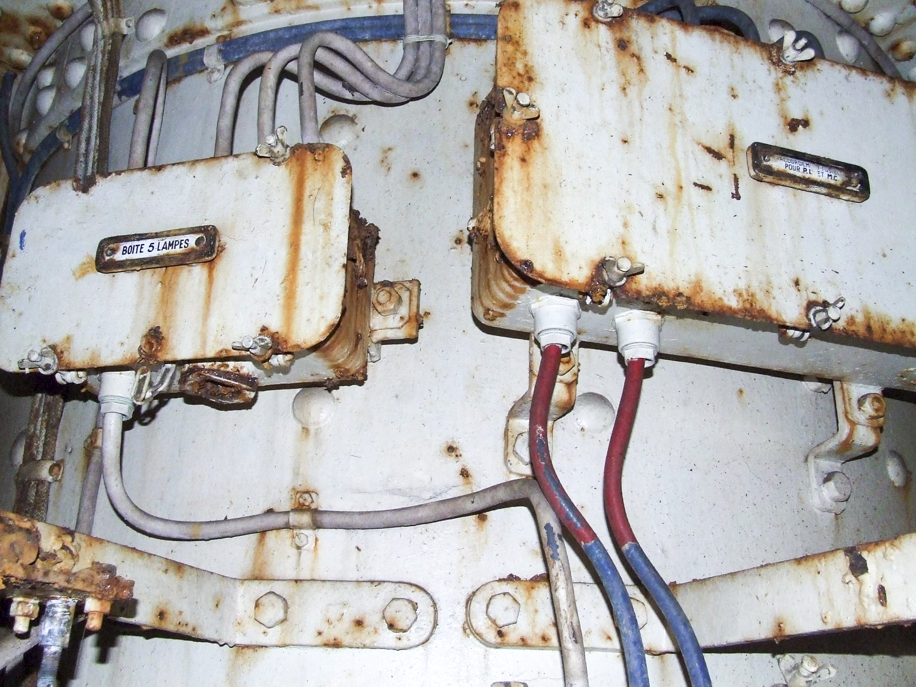 Ligne Maginot - MICHELSBERG - A22 - (Ouvrage d'artillerie) - Bloc 5
Les boites de dérivation de la tourelle. - STENGER Mathieu