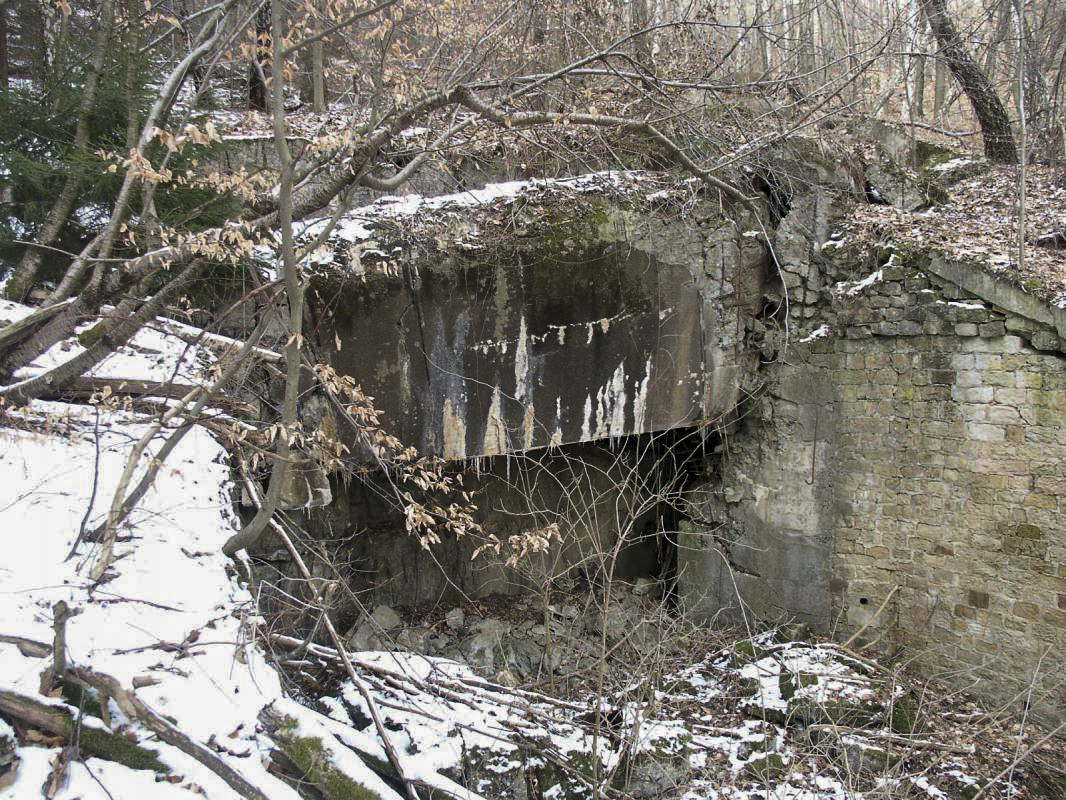 Ligne Maginot - HOCHWALD C7 ( Casemate d'infanterie ) - La casemate et le fossé antichar - GRAMI
