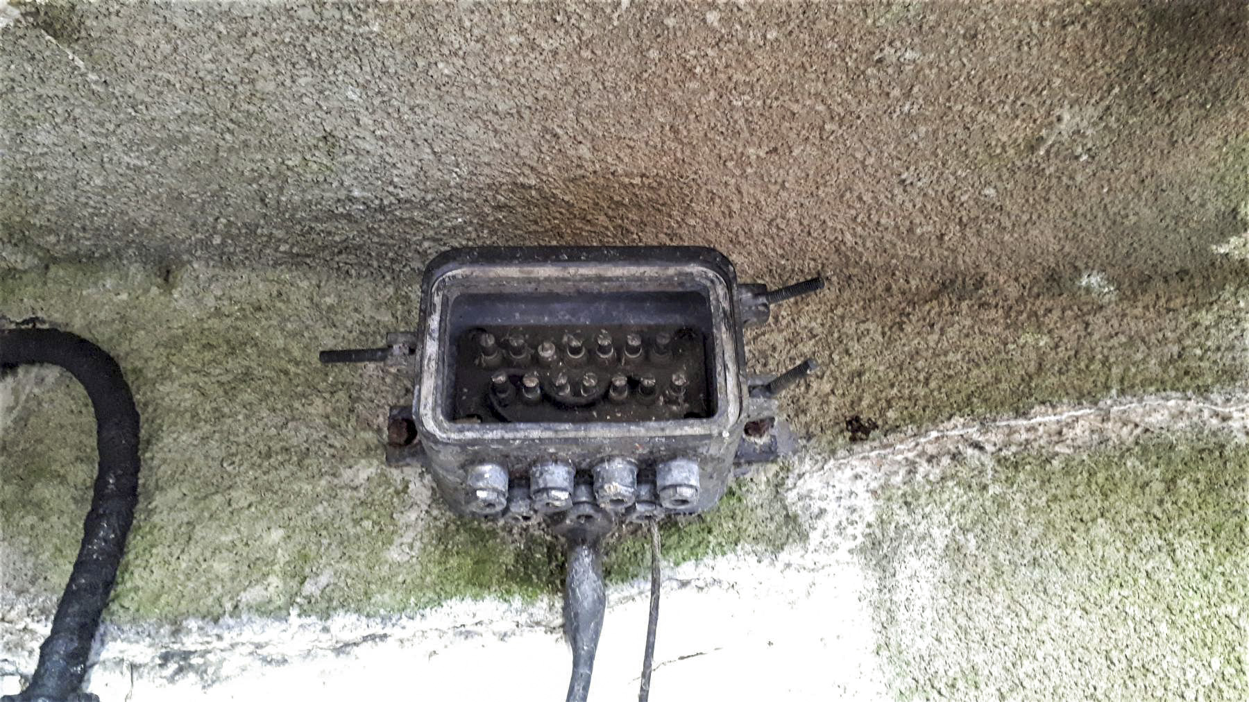 Ligne Maginot - WALKMUHL - (Abri) - Entrée Ouest 
Boitier de raccordement téléphonique des lignes extérieurs (matériel installé après guerre) - Gregory Fuchs