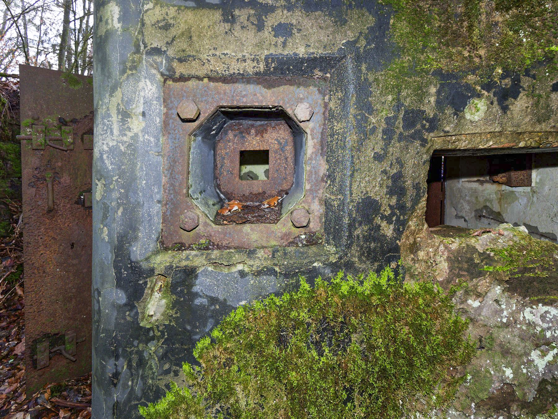 Ligne Maginot - NEUWEIHER 1 - (Blockhaus pour canon) - Créneau pour FM de défense de l'entrée