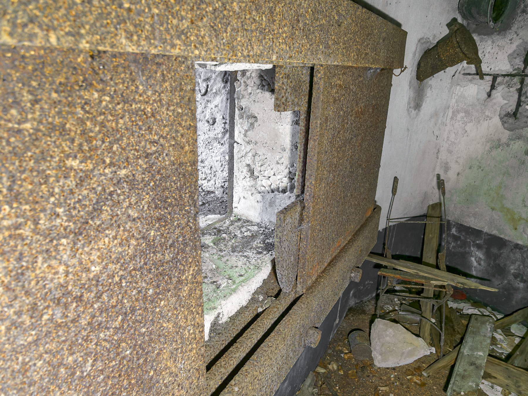 Ligne Maginot - NEUWEIHER 1 - (Blockhaus pour canon) - Plaque de blindage pour l'embrasure du canon