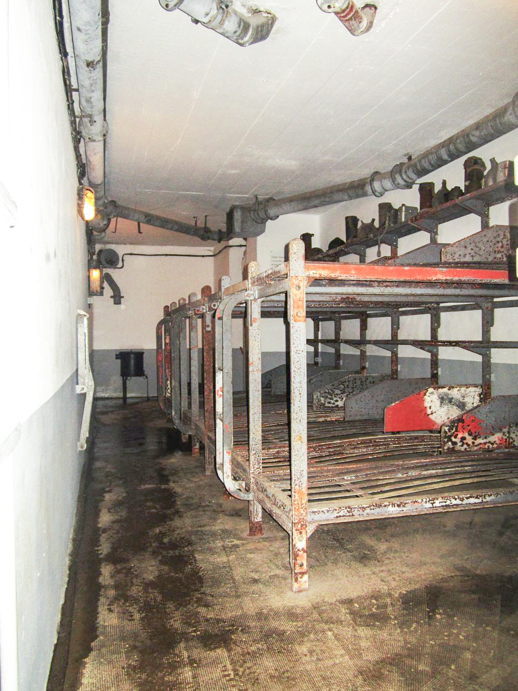 Ligne Maginot - LA FERTE - (Ouvrage d'infanterie) - Bloc 1
Chambre pour 14 hommes à l'étage inférieur - Gregory Fuchs