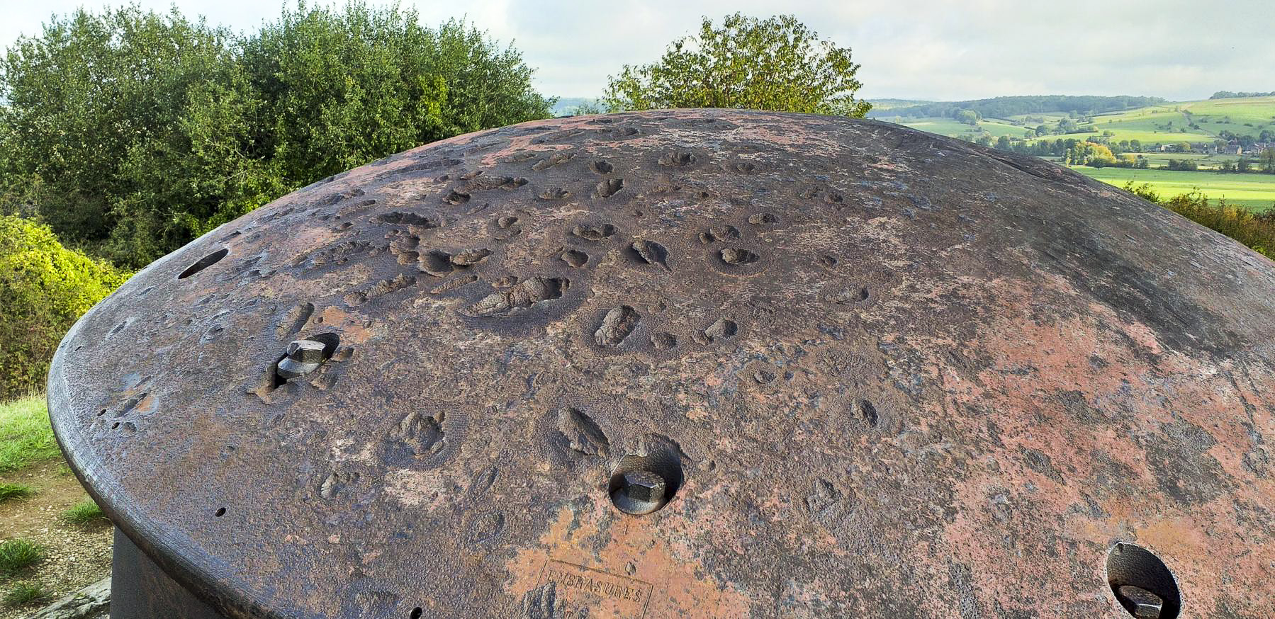 Ligne Maginot - LA FERTE - (Ouvrage d'infanterie) - Bloc 2
Tourelle pour deux AM
Impacts sur la calotte - Gregory Fuchs