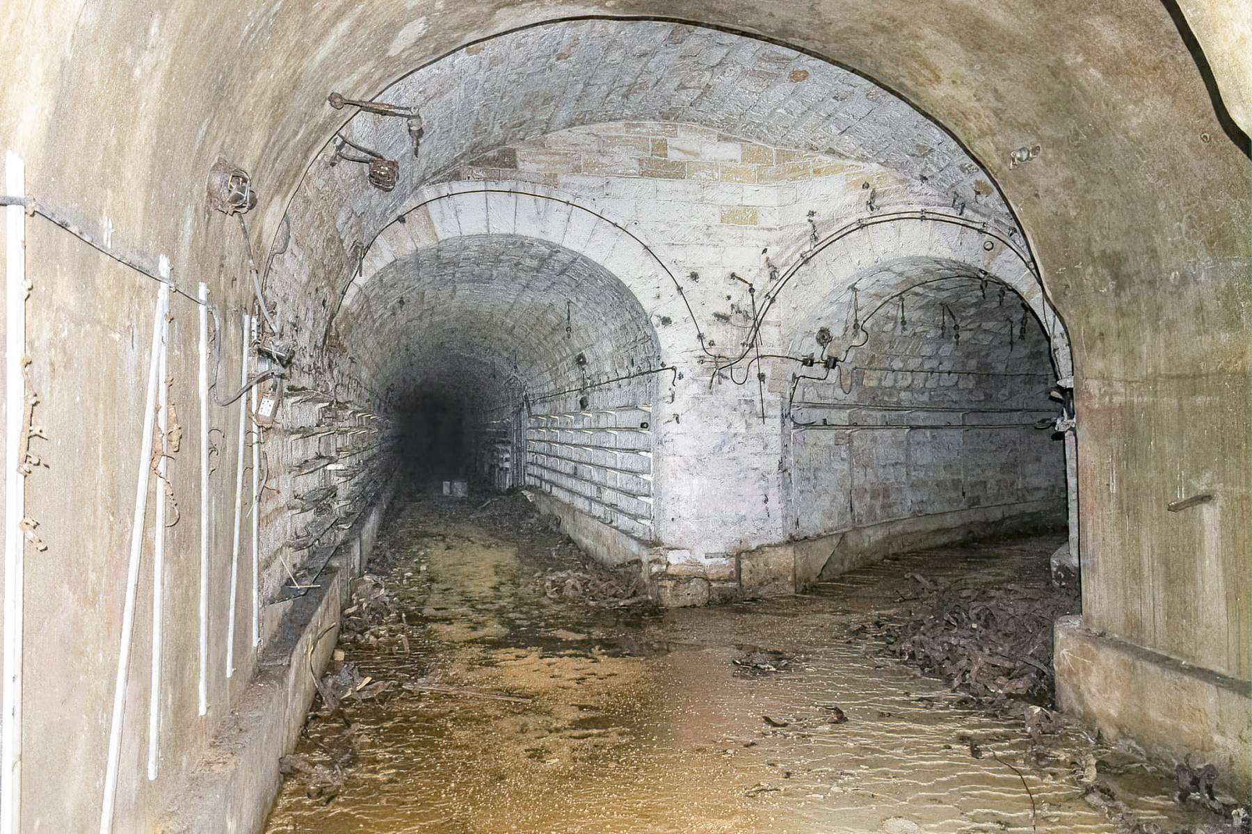 Ligne Maginot - LATIREMONT - A3 - (Ouvrage d'artillerie) - Tournez à droite jusqu'aux blocs 4 et 5, tout droit, blocs 1-3 - David Palmer