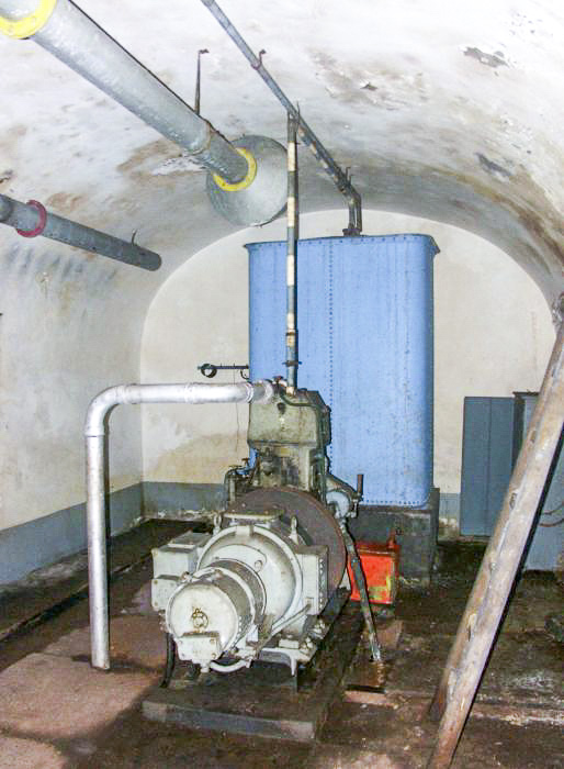 Ligne Maginot - BIRLENBACH - (Abri) - L'usine électrique
Groupe électrogène de marque SUPDI