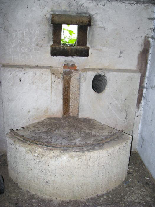 Ligne Maginot - BEIMERACKER - (Blockhaus pour arme infanterie) - Plateforme et rail de guidage de l'affût mitrailleuse