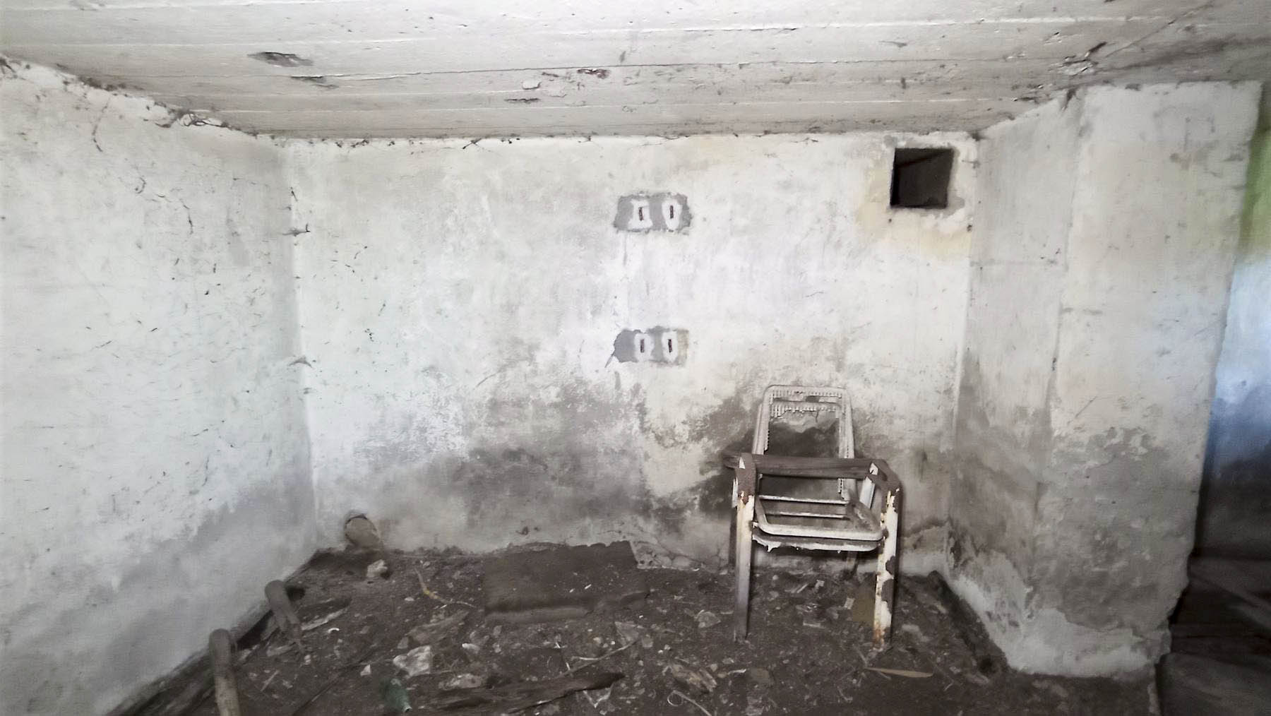 Ligne Maginot - BUCHHOLZERBERG EST - (Blockhaus pour arme infanterie) - Chambre de tir droite
Support du ventilateur et réservation de la prise d'air