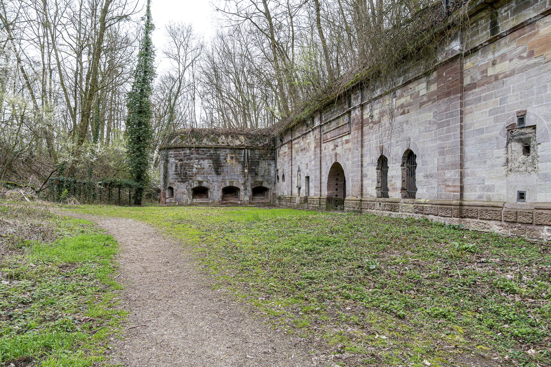 Ligne Maginot - JOFFRE-LEFEBVRE - (Position d'artillerie préparée) - Caserne et caponnière de gorge - David Palmer