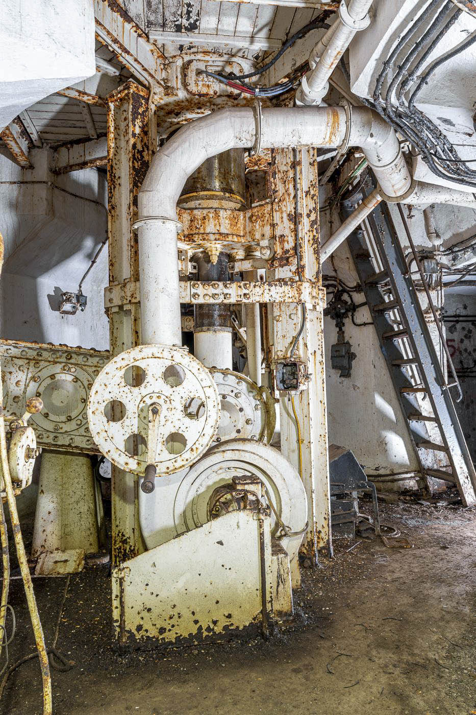 Ligne Maginot - MOLVANGE - A9 - (Ouvrage d'artillerie) - Bloc 2
Tourelle de mitrailleuses - David Palmer