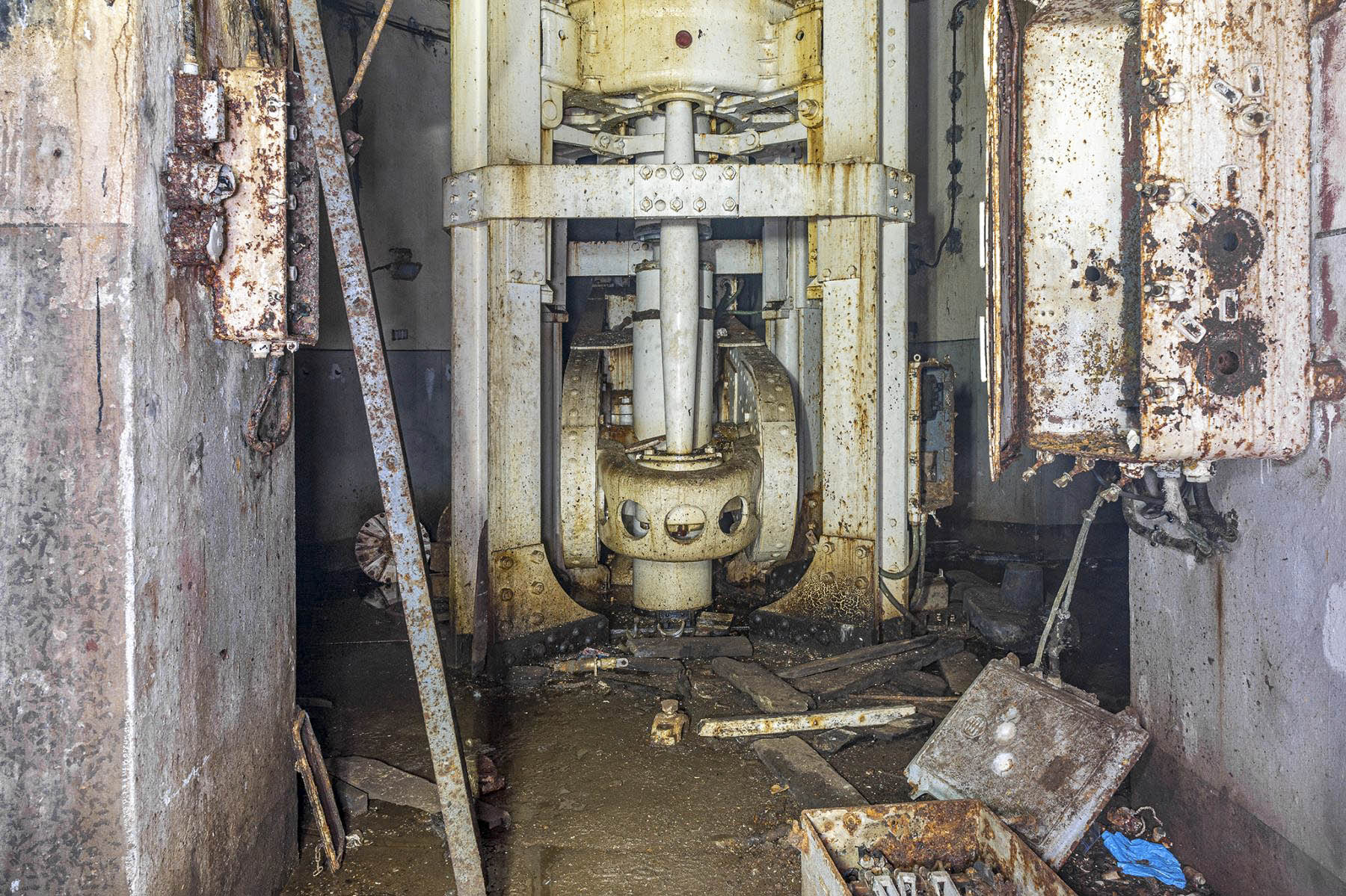 Ligne Maginot - MOLVANGE - A9 - (Ouvrage d'artillerie) - Bloc 10
Tourelle de 75mm mle 33 - David Palmer