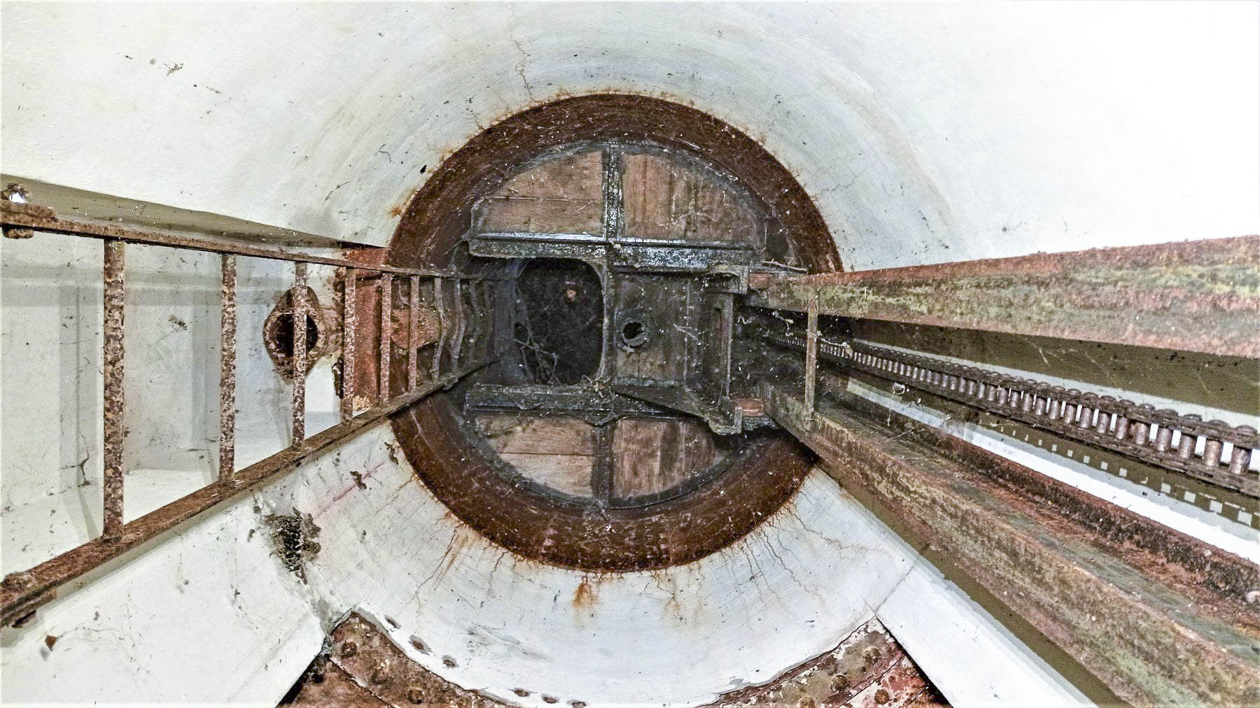 Ligne Maginot - HOFFEN - (Abri) - Vue de dessous du plancher mobile 
