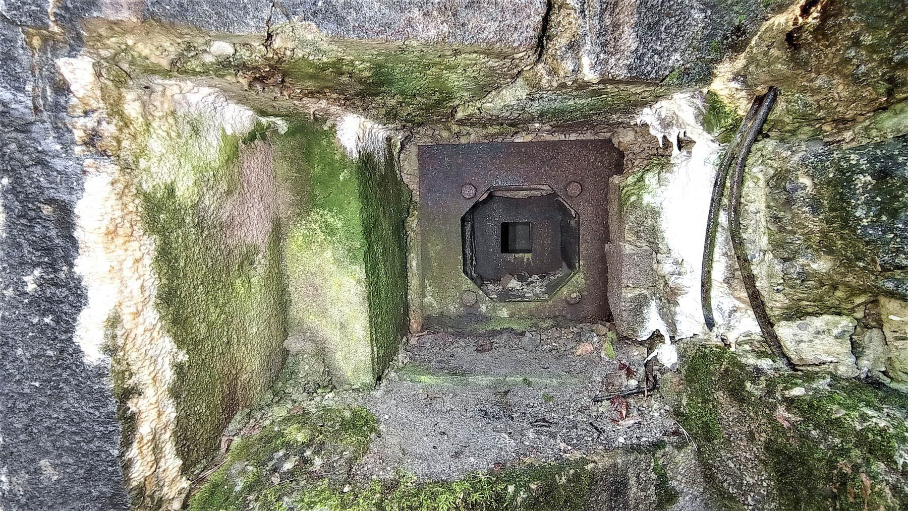 Ligne Maginot - HOCHWALD C6 - (Casemate d'infanterie - double) - Créneau Fusil mitrailleur Type A de protection de l'entrée