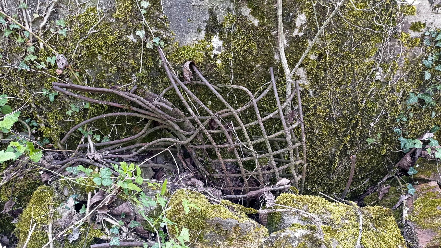 Ligne Maginot - KIRCHGRUBE SUD - (Blockhaus pour canon) - Treillage métallique protégeant la prise d'air - Baptiste GAUDIN