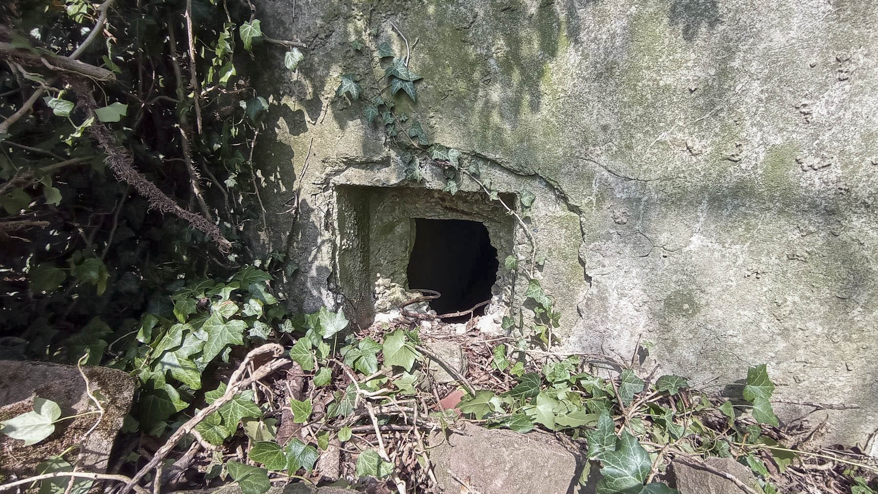 Ligne Maginot - KIRCHGRUBE SUD - (Blockhaus pour canon) - Créneau de défense rapprochée défendant l'entrée hommes - Baptiste GAUDIN