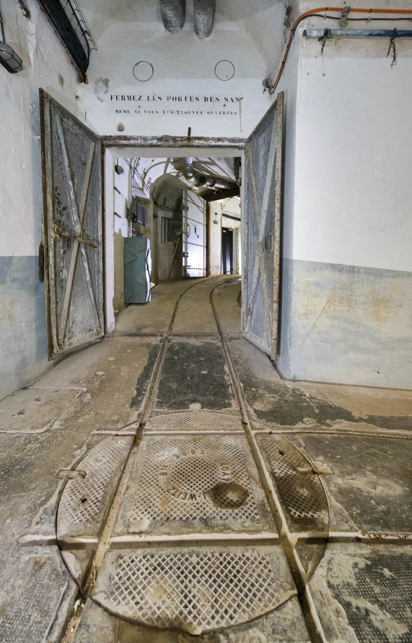 Ligne Maginot - RIMPLAS (RS) - (Ouvrage d'artillerie) - Plaque tournante J. Weitz desservant l'entrée téléphérique et la galerie principale - duomaxw