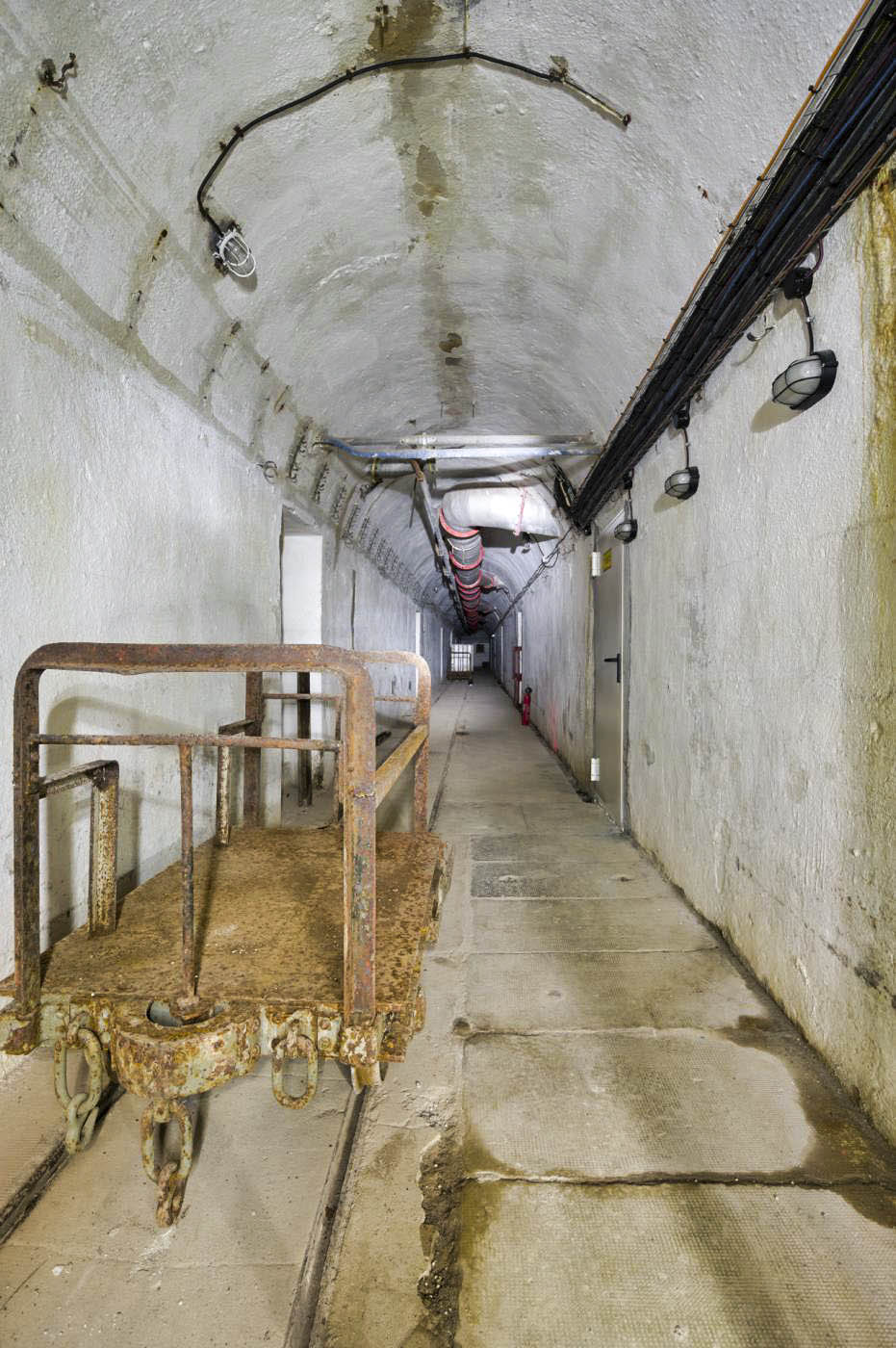 Ligne Maginot - RIMPLAS (RS) - (Ouvrage d'artillerie) - Galerie principale au niveau de la caserne et wagonnet type Sud-Est - duomaxw