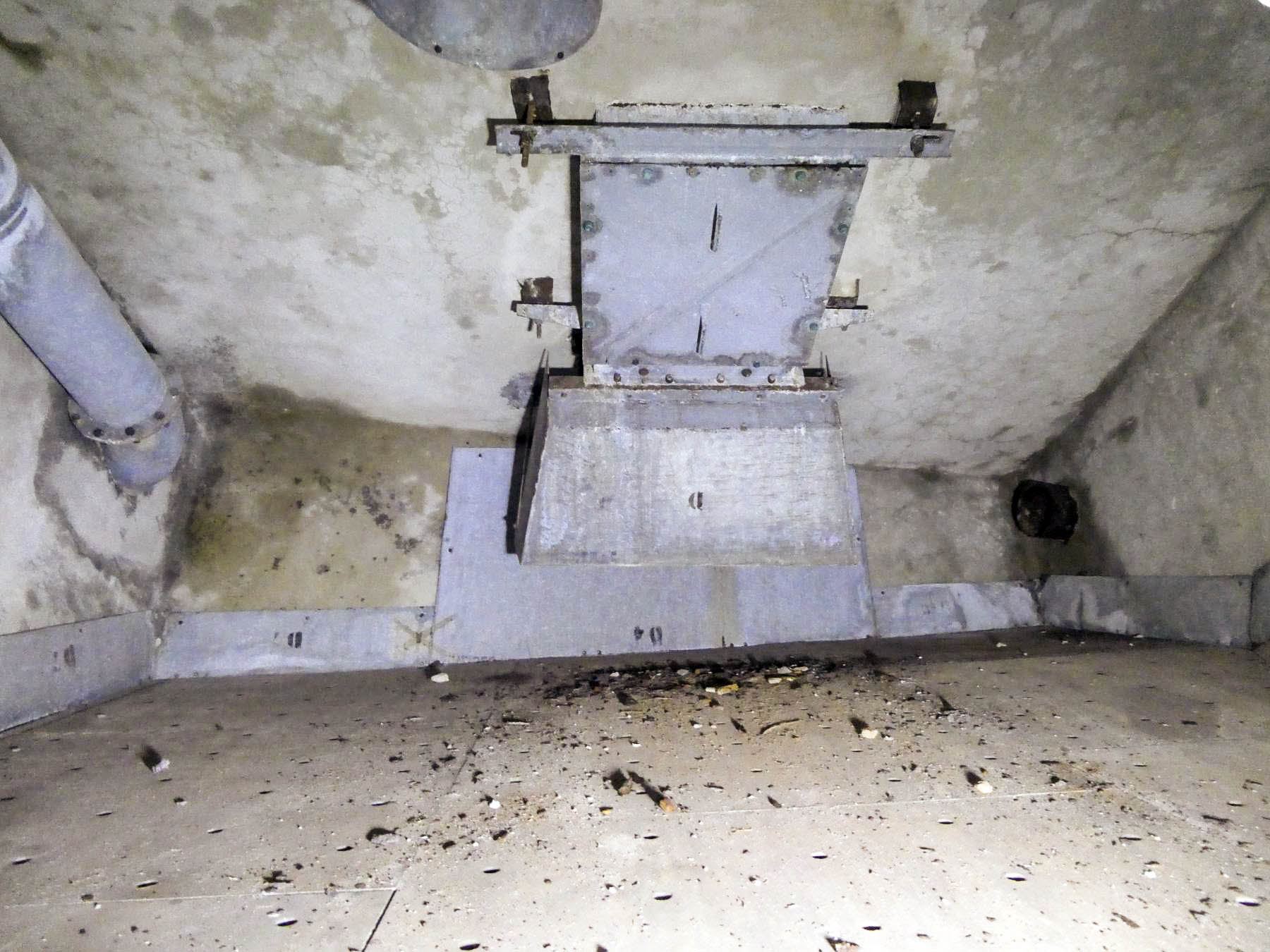 Ligne Maginot - Système d'évacuation des douilles Melius - Réceptacle des douilles 