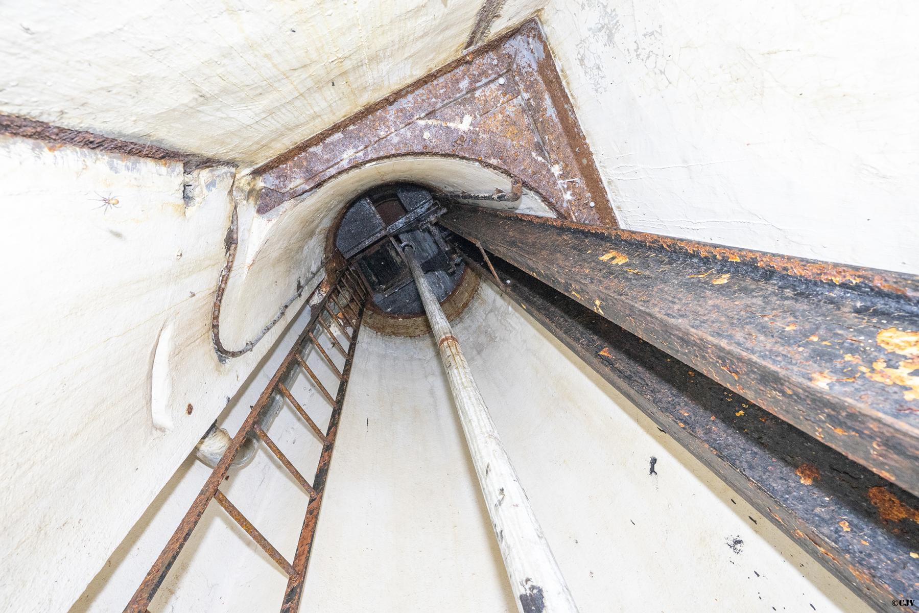 Ligne Maginot - BREHAIN - A6 - (Ouvrage d'artillerie) - Entrée munitions
Cloche GFM gauche - Lia VERMEULEN