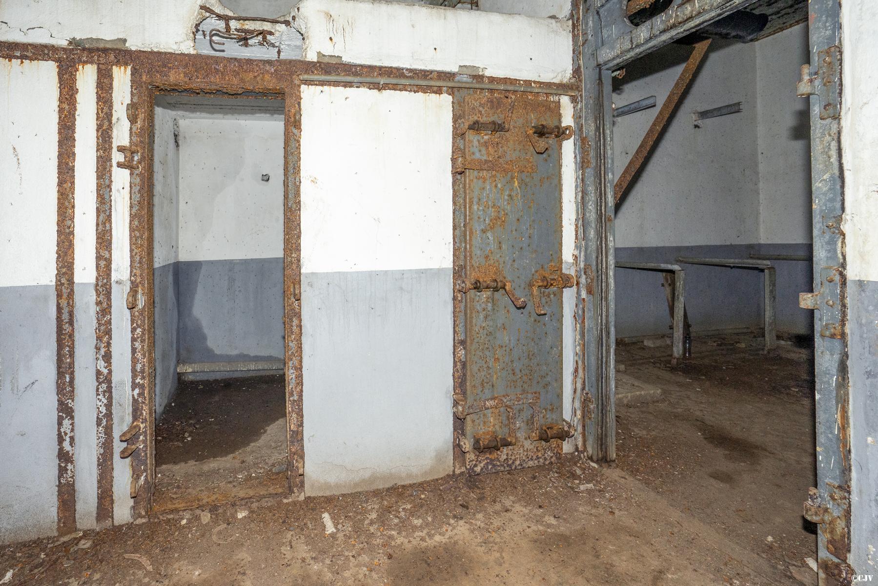 Ligne Maginot - BREHAIN - A6 - (Ouvrage d'artillerie) - Entrée munitions
Couloir avec la douche pour ceux qui sont contaminés par des gaz. - Lia VERMEULEN