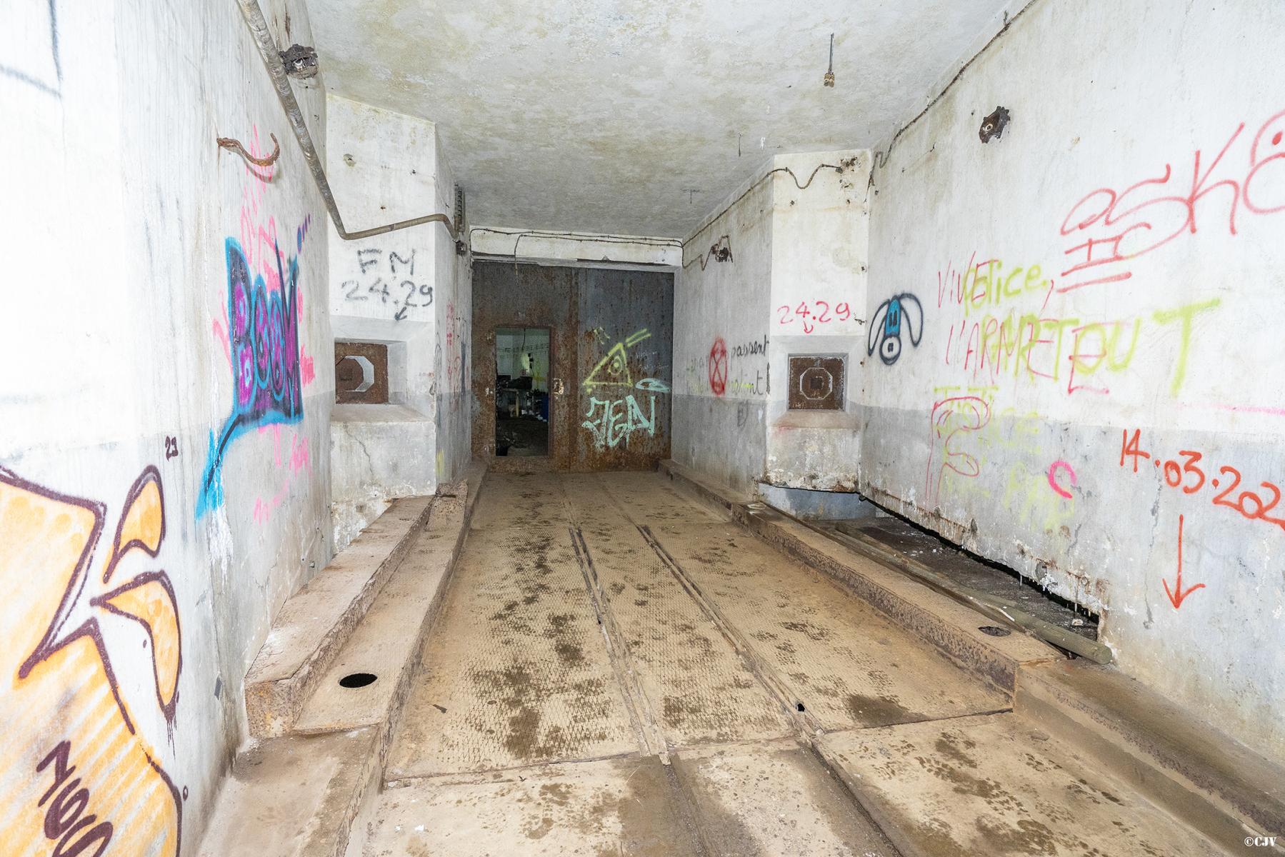 Ligne Maginot - BREHAIN - A6 - (Ouvrage d'artillerie) - Entrée munitions
L'entrée avec le pont escamotable - Lia VERMEULEN