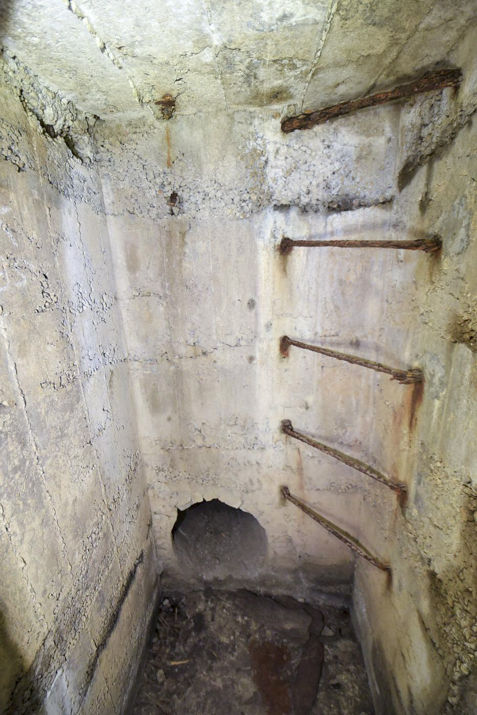 Ligne Maginot - BOIS DE FERANGE - X27 - (Abri) - L'égout - Ludovic KNAPP