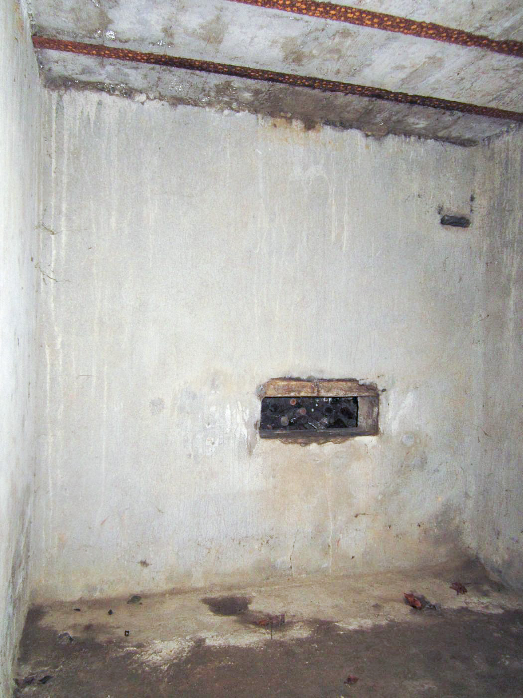 Ligne Maginot - B2 - FERME MALCUIT - (Blockhaus pour arme infanterie) - Blockhaus de droite
Chambre de tir - Gregory Fuchs