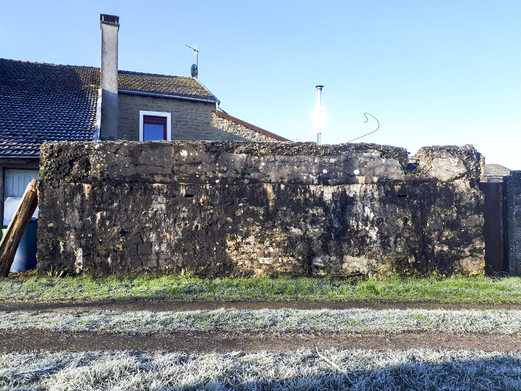 Ligne Maginot - B7 - LA FERTE EST - (Blockhaus pour arme infanterie) - Façade frontale (créneaux de tir murés) - Gregory Fuchs