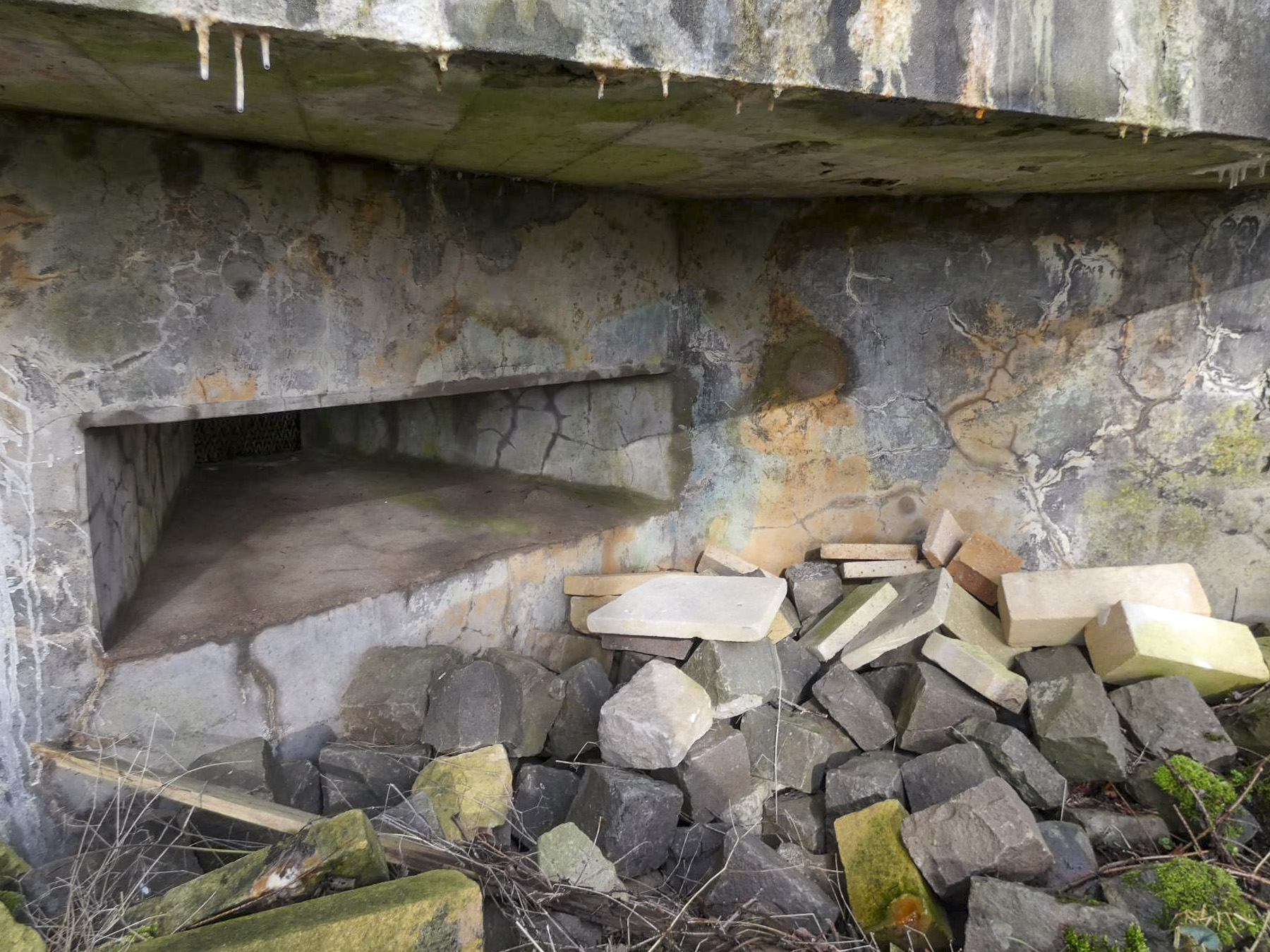 Ligne Maginot - BB7 - (Blockhaus pour canon) - L'embrasure mitrailleuse droite. - STENGER Mathieu