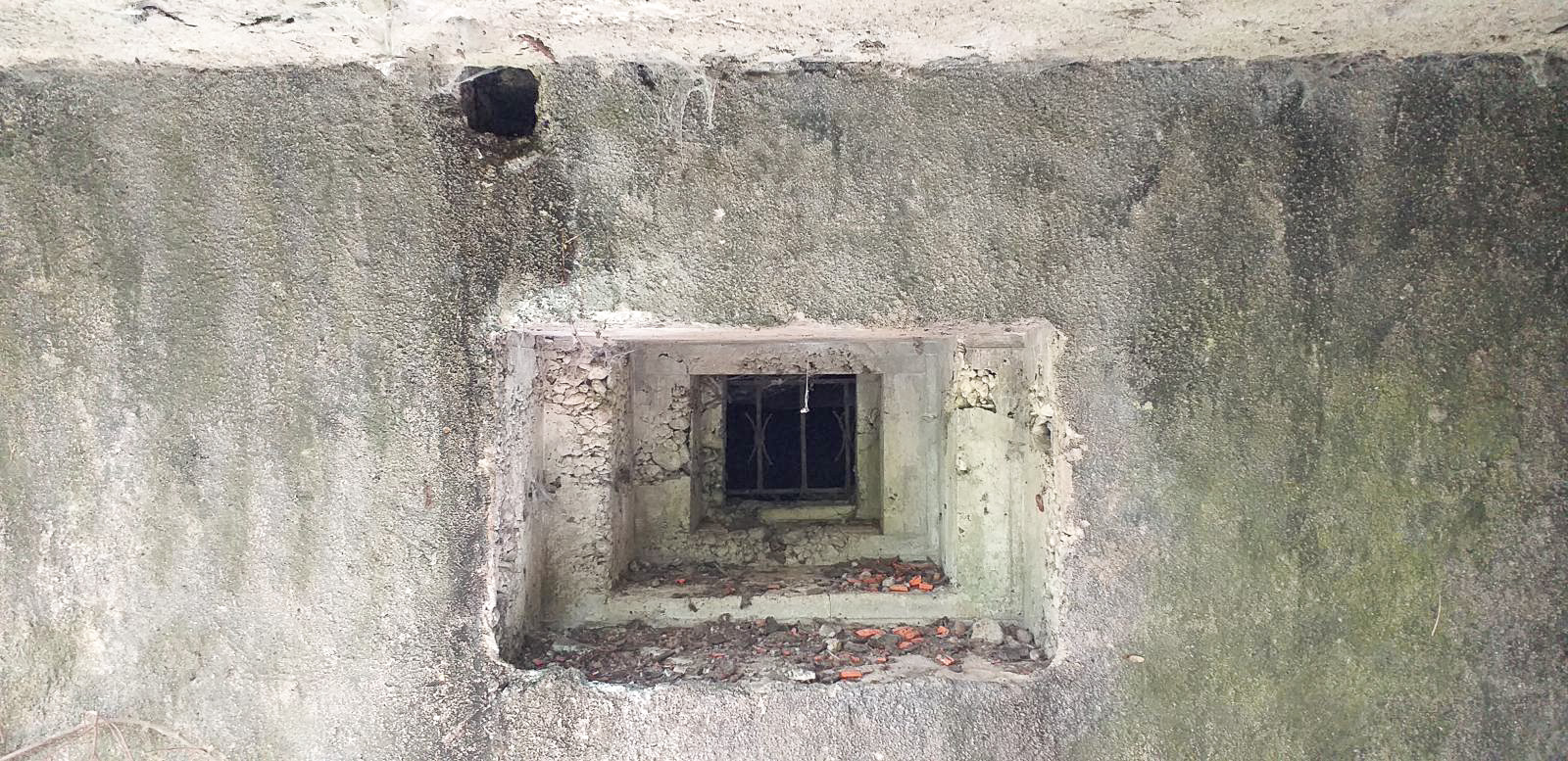 Ligne Maginot - 1 - UNTERJAEGERHOF - (PC de Sous-Quartier) - Détail créneau