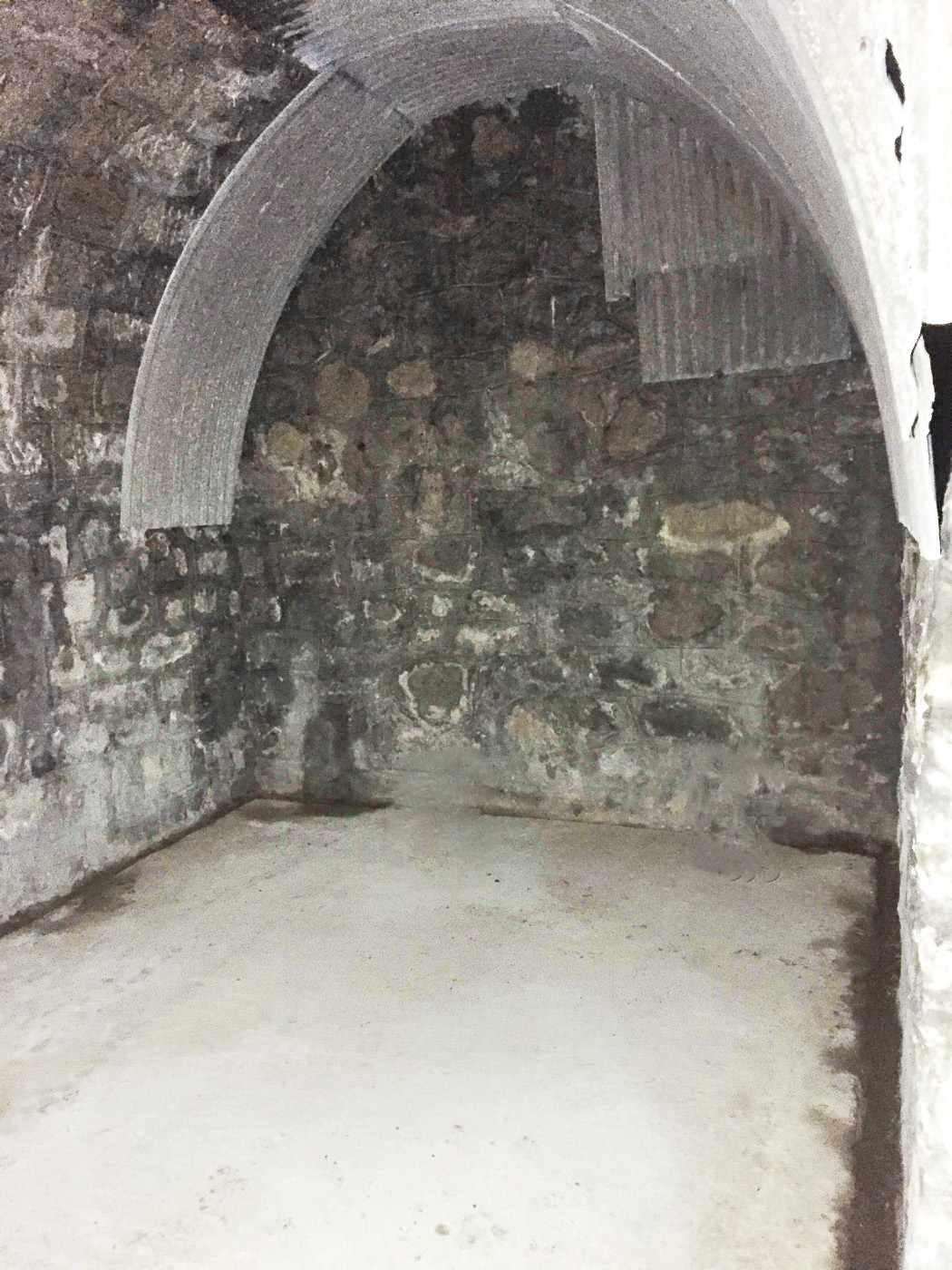 Ligne Maginot - CAMP D'ARGENT - COL DE TURINI - (Dépôt de Munitions) - Une petite pièce de stockage au fond de la galerie droite