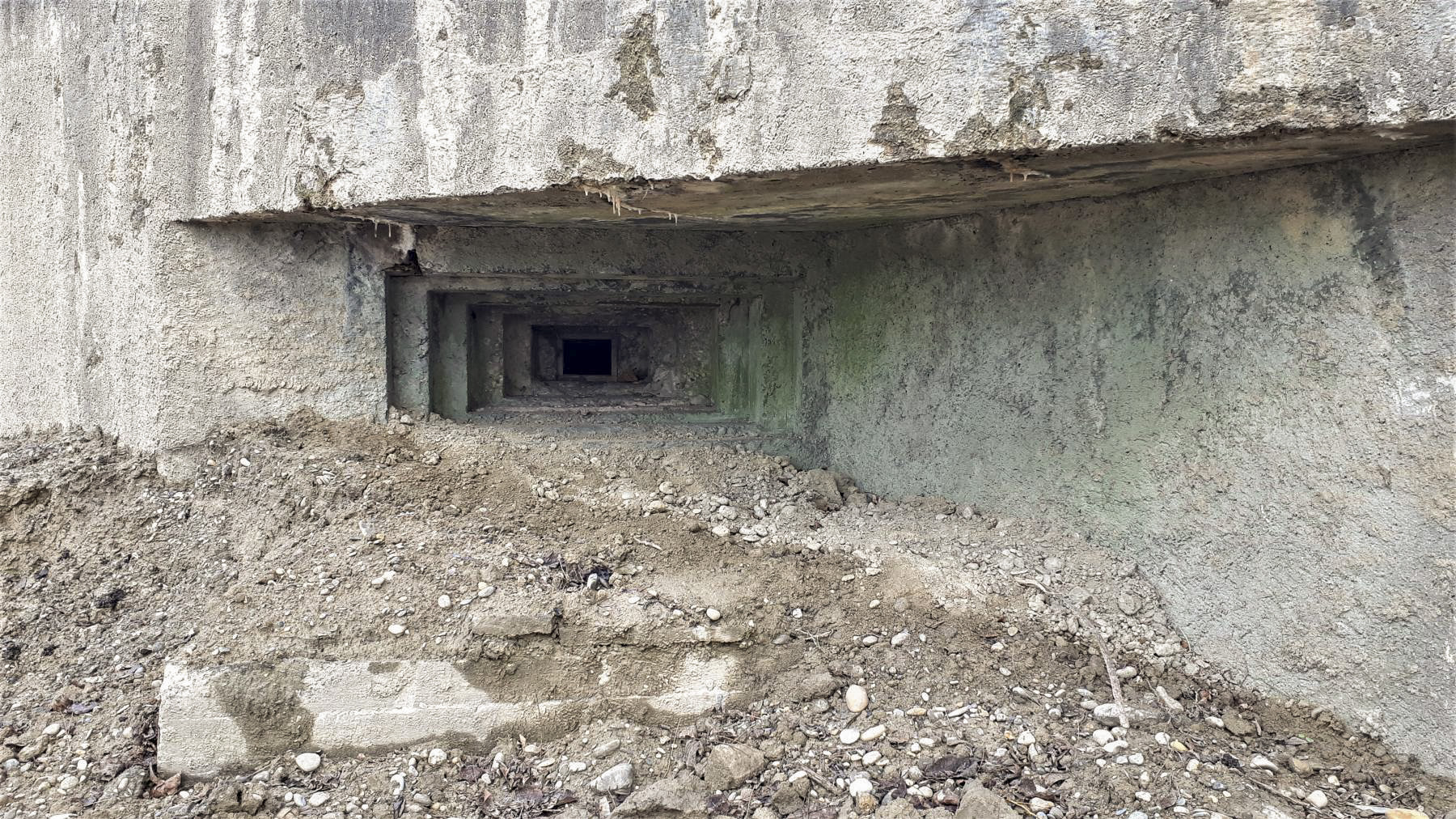 Ligne Maginot - 415 - RIEBEL - (Casemate d'infanterie) - Chambre de tir Sud
Créneau mitrailleuse