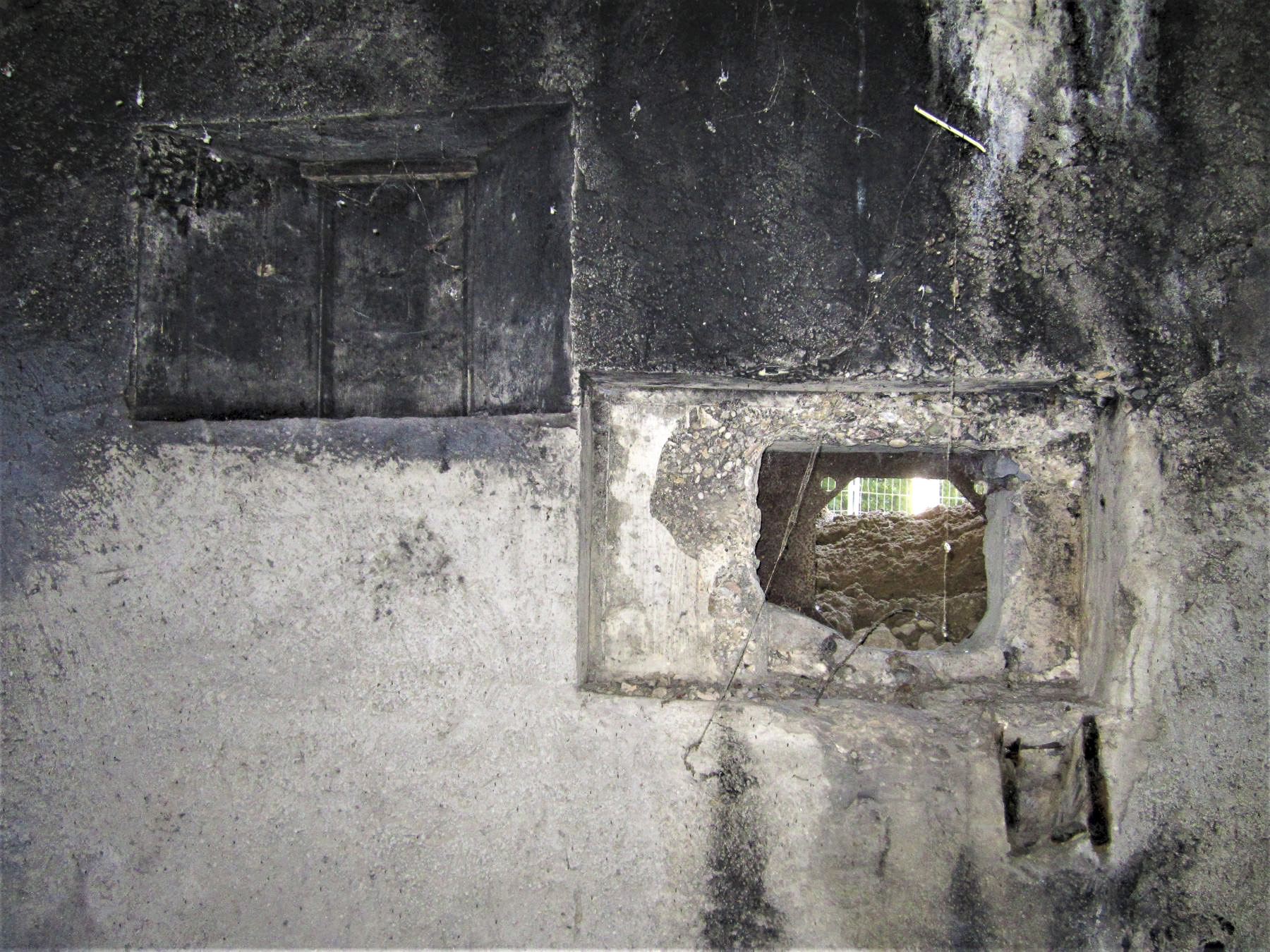 Ligne Maginot - 415 - RIEBEL - (Casemate d'infanterie) - Niche à lampe et créneau FM de défense de l'entrée
