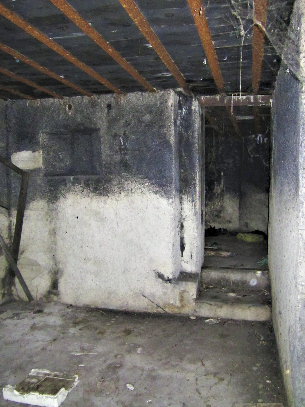 Ligne Maginot - 415 - RIEBEL - (Casemate d'infanterie) - Local entre les deux chambres de tir