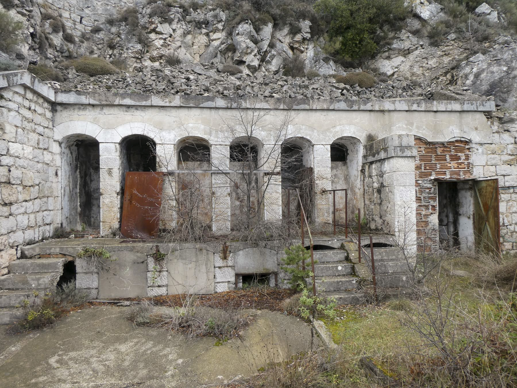 Ligne Maginot - REDUIT (1°BIE 157°RAP)  - (Position d'artillerie préparée) - Les sanitaires - ELLENA Daniel - CUNY Philippe