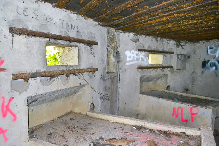 Ligne Maginot - A33 - (Blockhaus pour arme infanterie) - Les deux embrasures pour mitrailleuses