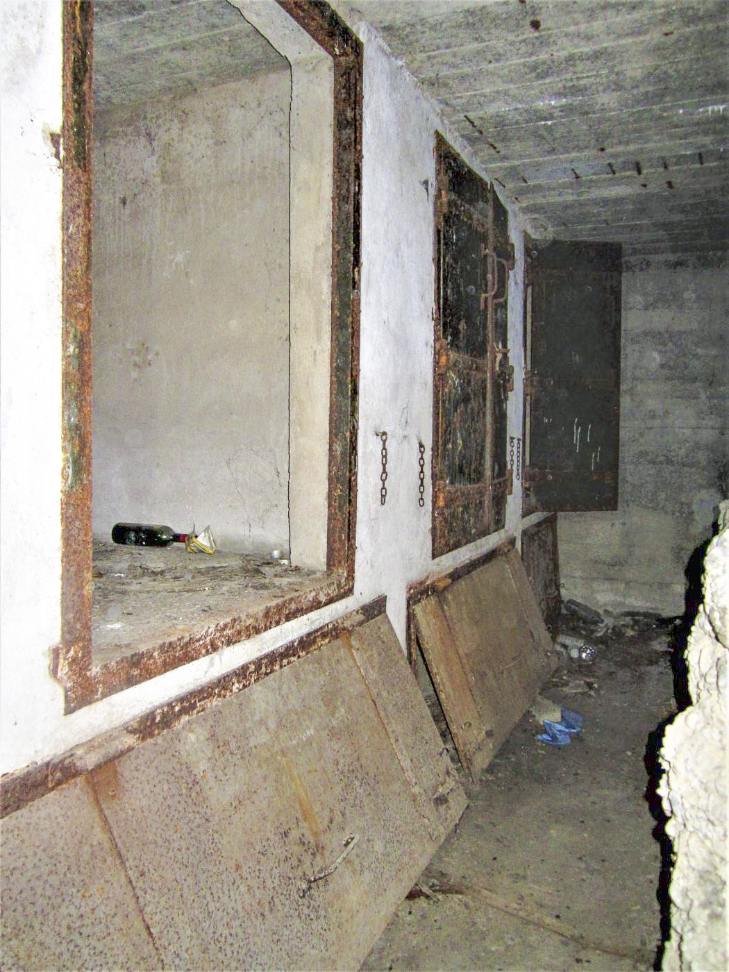Ligne Maginot - BASSIN DE L'INDUSTRIE - (Casemate d'infanterie - Double) - Niches à mines et grenades