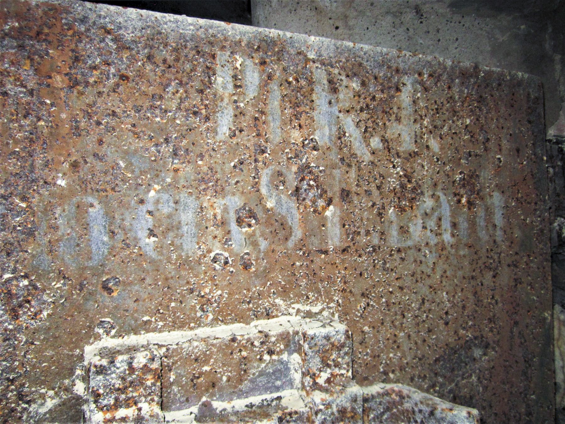 Ligne Maginot - BATTERIE DES PAYSANS - (Cuve pour canon) - Porte blindée de la soute à munitions n°4