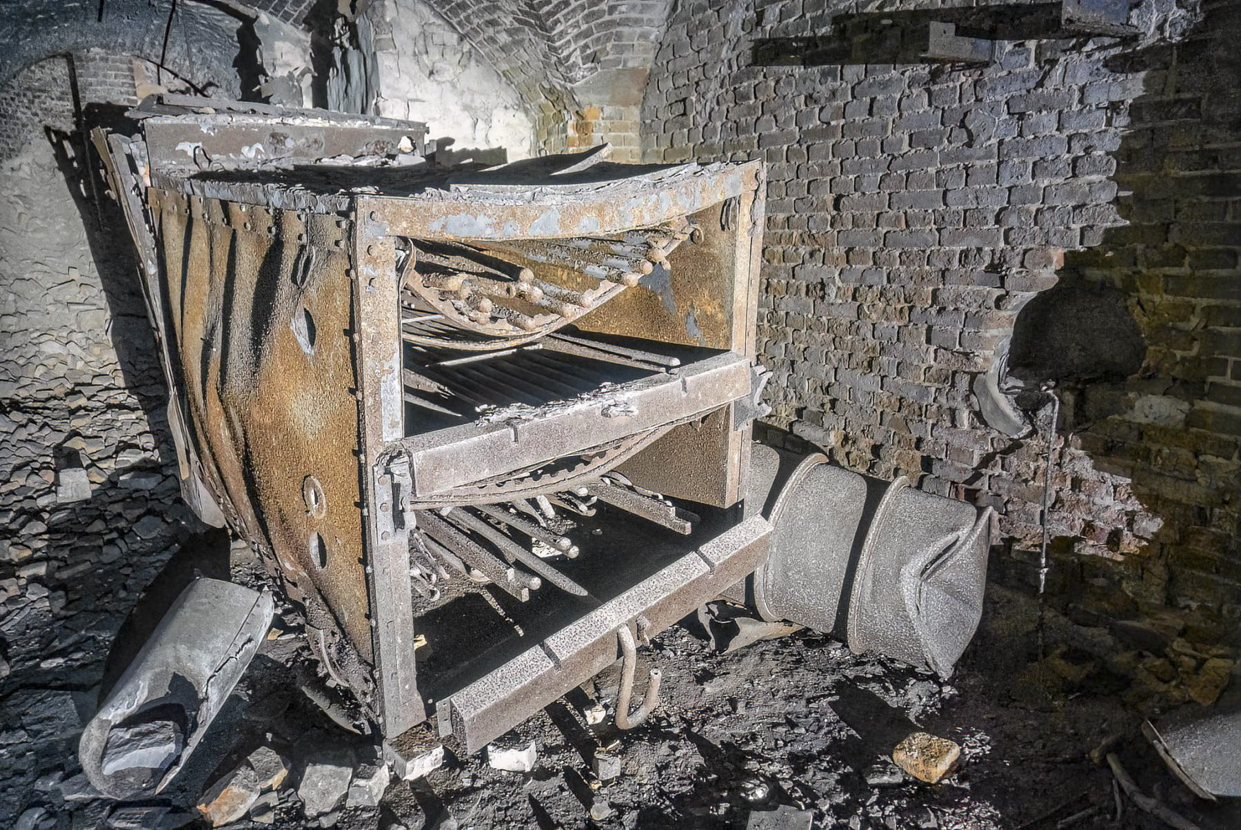 Ligne Maginot - FORT UHRICH (237°RI) - (PC) - La boulangerie équipée d'un four à pain moderne Weighorst & Sohn de Hambourg
 - David Palmer