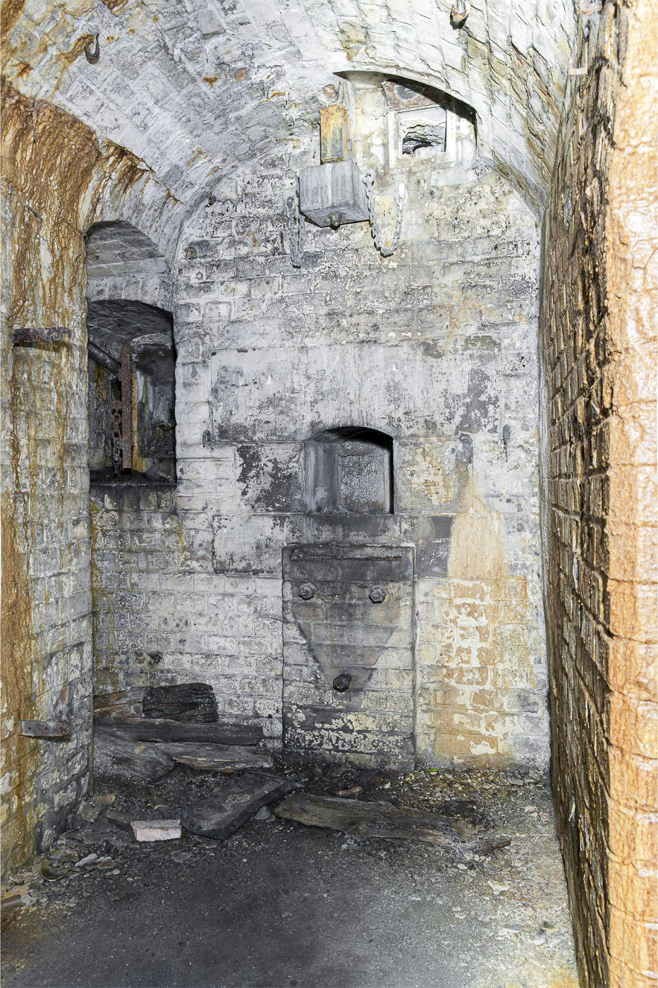 Ligne Maginot - FORT UHRICH (237°RI) - (PC) - Caponnière double du saillant de tête
Un des quatre coffres pour canon-revolver de 3,7 cm
 - David Palmer