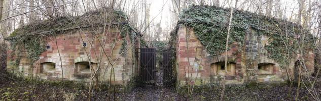 Ligne Maginot - UHRICH - HOCHE (1° BON 237° RI) - (PC de Sous-Quartier) - Corps de garde
Entrée et les deux casemates