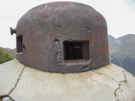 Ligne Maginot - PLAN CAVAL (PCV) - (Ouvrage d'artillerie) - Bloc 5
La cloche GFM avec les impacts des combats de 1945